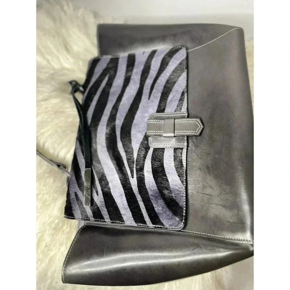 Innue Handbag Black With Purple & Black Cowhide, Tote Bag With Silver Hardware - Picture 6 of 8